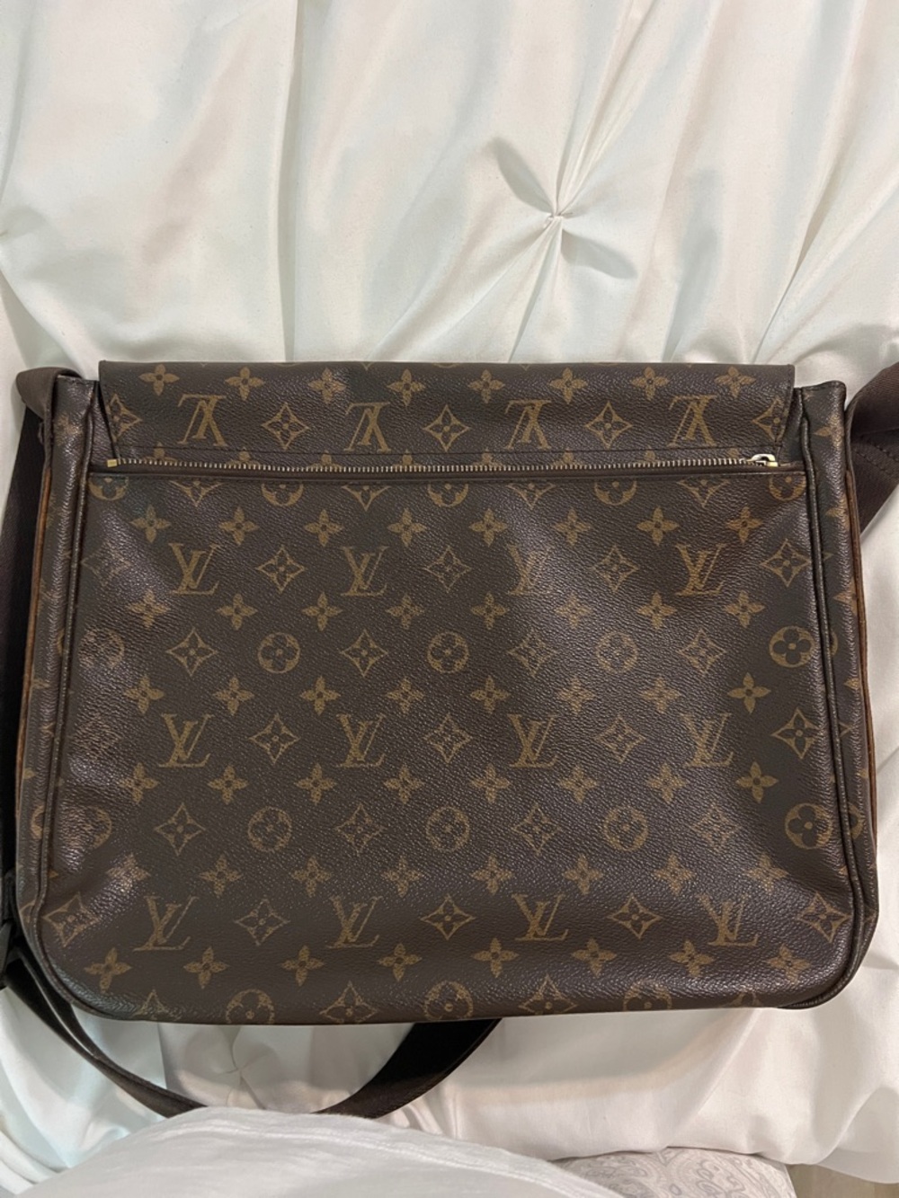 Louis Vuitton Monogram Canvas Messenger Bag in Brown - Picture 4 of 8